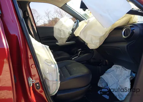 2020 Nissan Kicks Sr Xtronic Cvt z USA, uszkodzony, nr VIN 3N1CP5DV5LL526162